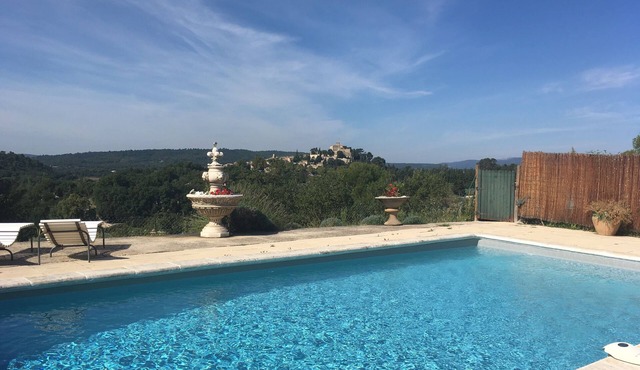 L'Eden 2-star holiday home for 2 people overlooking the village of Ansouis