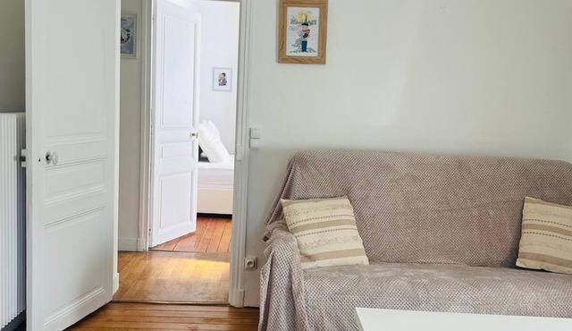 L'Eden 2 steps from Paris (RER C and D) and Orly, in a quiet, ground-floor neighborhood.