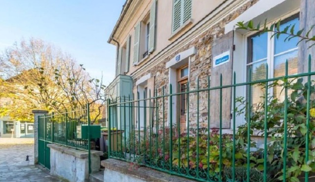 L' Eglise - 2 pièces avec balcon au dernier étage vue Paris