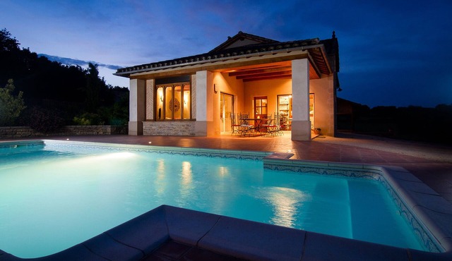 L'Ensoleillée, beautiful holiday home near a medieval village