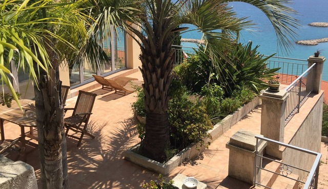 L'ensoleillée Citronniers 52m² Exceptional view of the beach Terrace60m² beds5*
