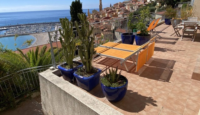 L'ensoleillée Orangers 60m² Exceptional view of the beach 250m Terrace 65m²