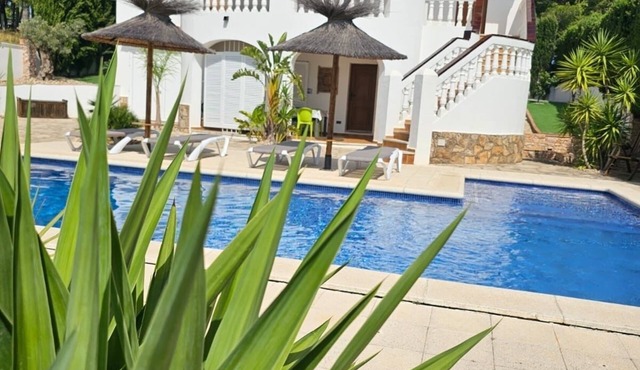 L'Escala: House with swimming pool