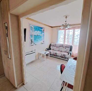 l'ESCALE à 50 m de la gare de viry chatillon