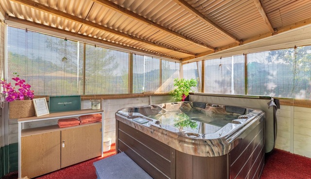 'L'escale Zen De L'Oustaou' with Mountain View, Wi-Fi and Air Conditioning