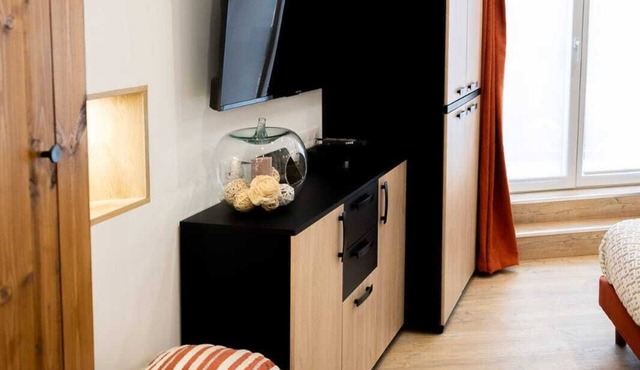 L'Escapade Étoilée, Whirlpool bath, King size bed & starry sky