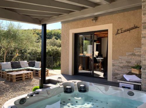 L'escapade - Chambre d'hôtes de charme avec Spa et piscine en Cévennes