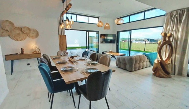 L'Escapade Marine Seaside villa with swimming pool