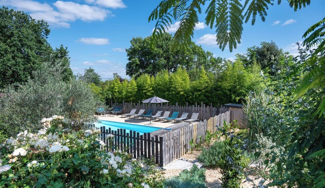 L'Escapade Nature et Gourmande, Chambres d'Hote avec Piscine