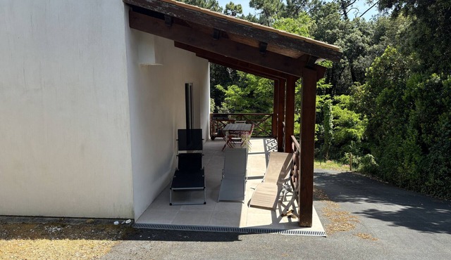 L'ESCIL Domino 500m de la plage by Edgar et Alfred