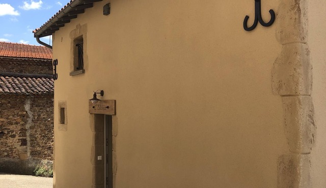 "L'Estanco warm village house