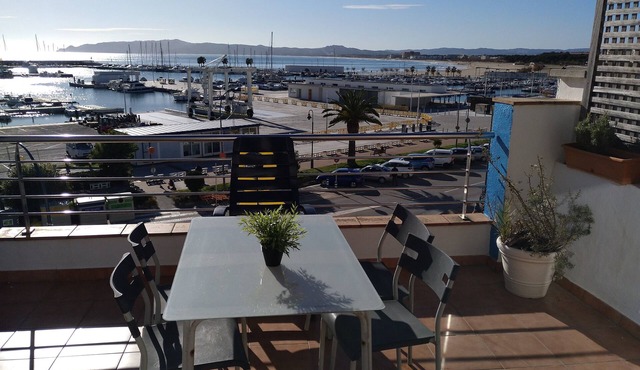 L'Estartit. Penthouse with splendid terrace in front of the marina