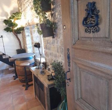 L Estello, Village house in Provence