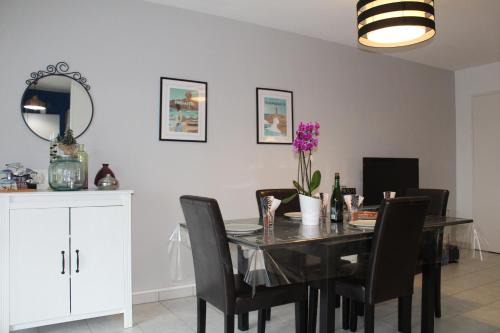 L'ESTRAN, 4 kms des plages, port, GR 34 et 2 h 15 Paris LGV