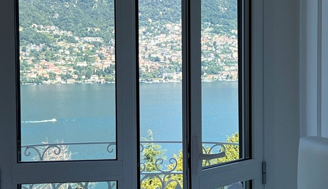 L'étoile du Lac - Elegant Apartment with View on the Lake Como and Concierge