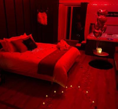 L'Evasion chambre MONTMARTRE avec Jacuzzi privatif