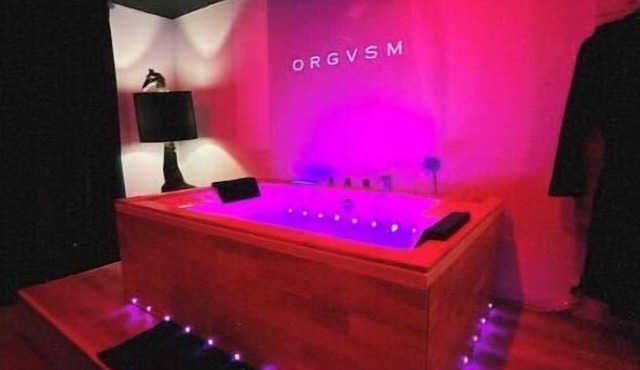 L'everbliss - Erotic suite with Jacuzzi