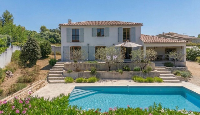 L’Éclat d’Uzès - Elegant Villa with Pool near Uzès