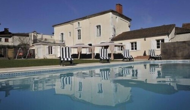 Le Santuaire: Luxury villa with heated swimming pool and many more amenities!