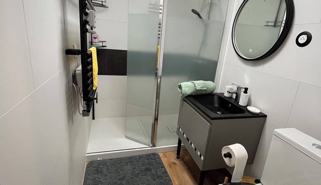 L'Habitation Buhel, 2 steps from the pond of the same name.