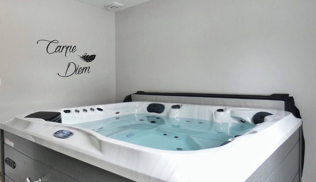 L'HACIENDA, spa/pool/lake