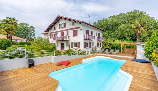 L'hacienda/Ustaritz/Large pool villa