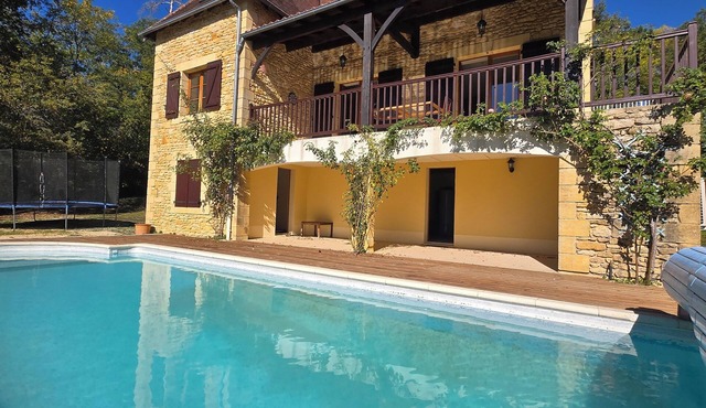 L'hirondelle and its private heated swimming pool.