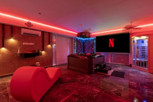 L'Horizon - Suite romantique avec jacuzzi, sauna, piscine & vidéo projecteur