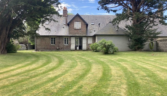 L'If, ground floor flat in a beautiful house, close to the beach