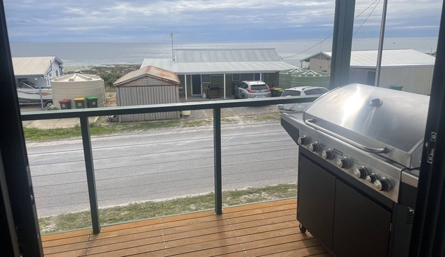 L'il Southshore - 2 storey on Esplanade