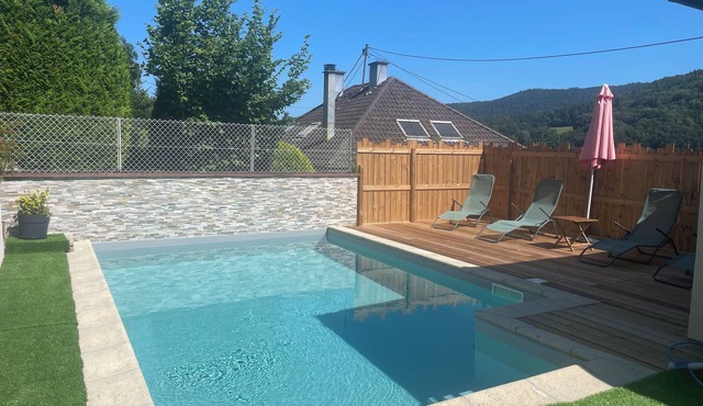 L'Impasse for families: apartment 4-6 people with private spa and swimming pool