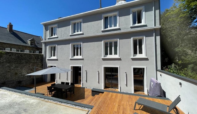 "L'imprévue", 12 personnes dans la vieille ville !