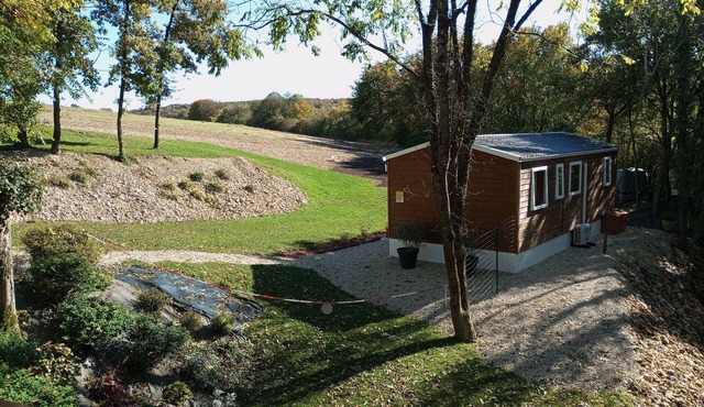 l'insolite du chalet, in the heart of nature, classified 2-star furnished holiday accommodation