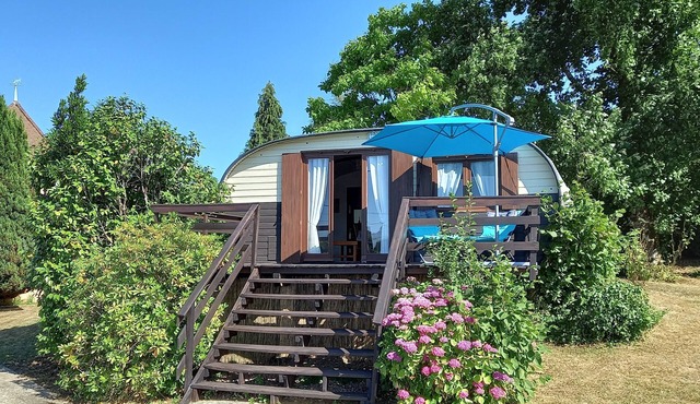 L'Insolite Tonneau Creusois in the heart of the Valley of the Painters!