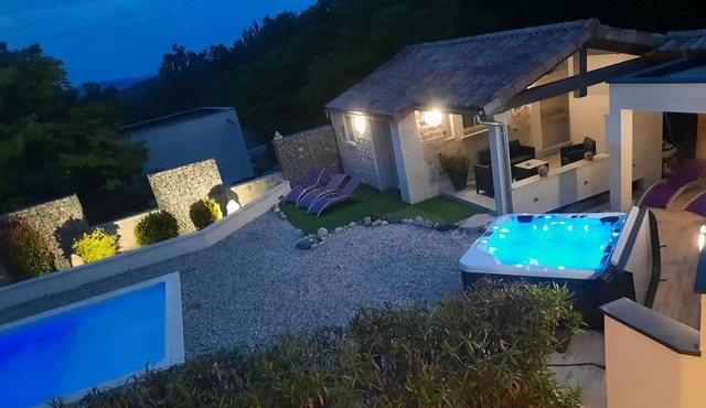 L'instant Présent: Piscine, Spa, Détente