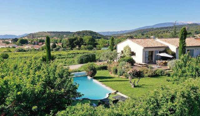 L'Instant Provence" villa in the countryside with breathtaking views and private pool
