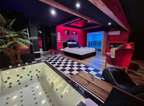 L'Interdit Suite Luxe Romantique Spa Balneo Sauna Hammam