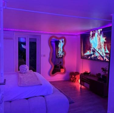 L'Interdite House - Limitless - Jacuzzi Cinema Love