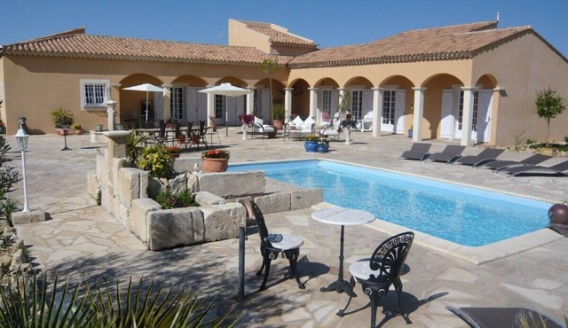 L'Oasis - a little paradise in Provence, big terrace and pool