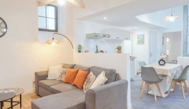 L'Odyssée des Pyrénées: Air-conditioned & Parking (8p)