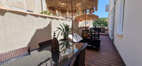 L'oiseau du paradis proche des grands buffets