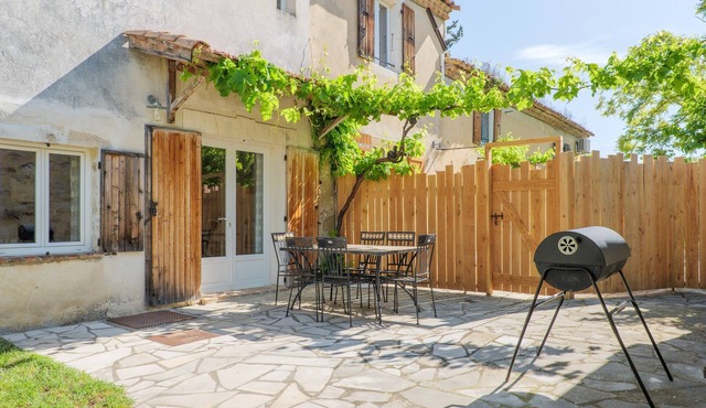 L'olivier – Spacious Family Gîte near St Paul Trois Châteaux, Pool & Terrace
