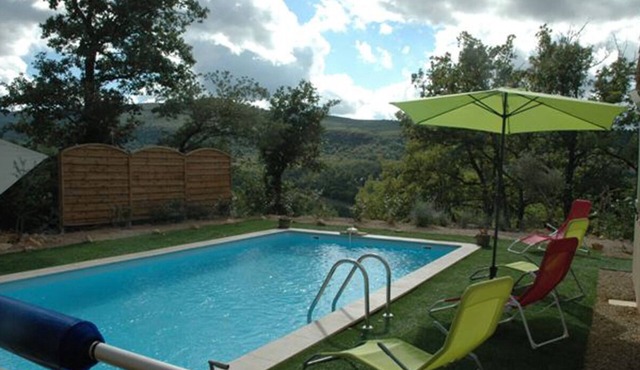 L'Oliveraie 600 m from the lake