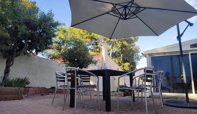 L'Olivier: 5 min from the sea, an enclosed terrace on the edge of the forest.