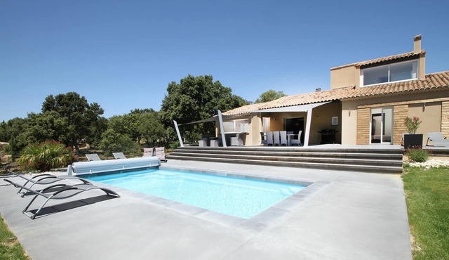 L'Olivier maison With jacuzzi pool in quiet area with great service