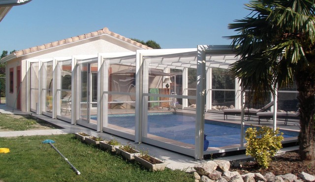 L'Olivier Tropical indoor pool, spa, sauna