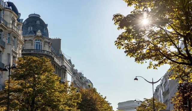 L’Opulence des Champs-Élysées–A Majestic 200m² Parisian Residence of Distinction