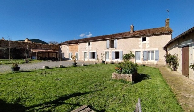 L'Orée des Bois, 40 pers summer/28 pers winter 3 gites Swimming pool/Sauna/Jacuzzi