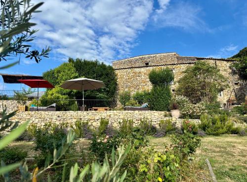 L Ostau de la Treille