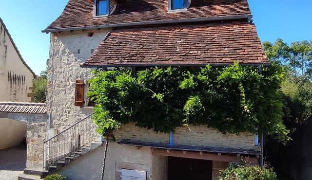 L'oustal dè Pèiro, Maison de Caractère en Pierre Entre Figeac et Rocamadour